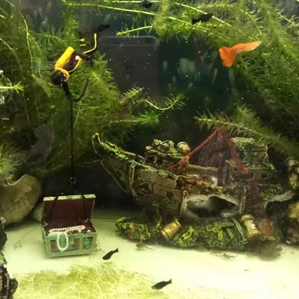 Random Style Fish Tank Shipwreck Pirate Ship Ornament Simulation Underwater World Fish Tank Landscape Ornament Resin Decoration